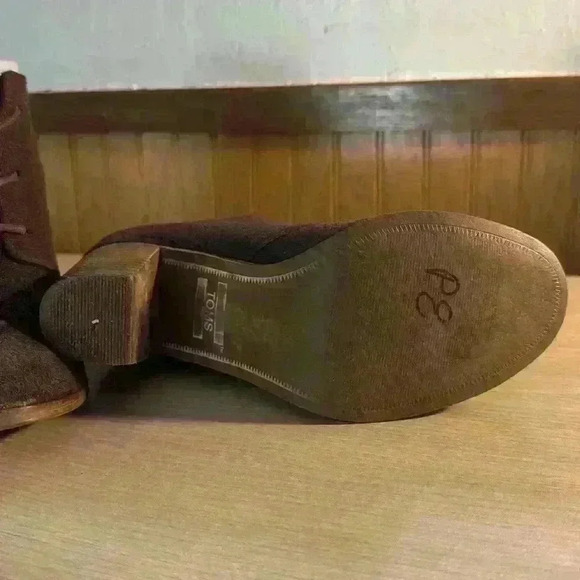 Tom’s “Lunata” Brown Lace-up Booties - Picture 6 of 7